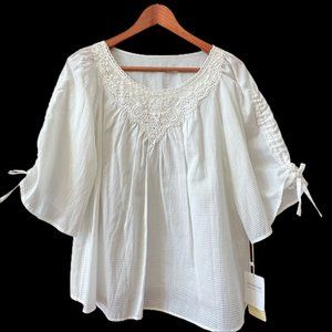 Chic White Tunic, Size Small